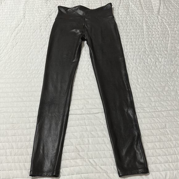 Spanx leather leggings. Size Med. NWOT - Picture 3 of 4